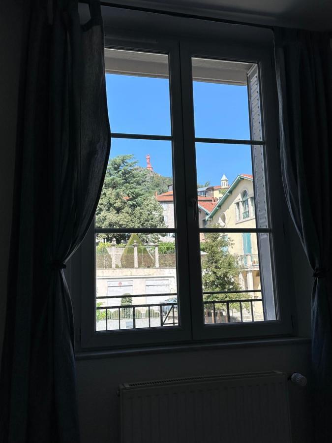 Appartement Avec Terrasse Au Puy Le Puy-en-Velay Exteriör bild